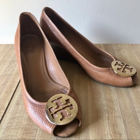TORY BURCH Peep Toe Wedge Pump Sally 2 Leather Heels Tan Gold Shoes - Picture 2 of 14